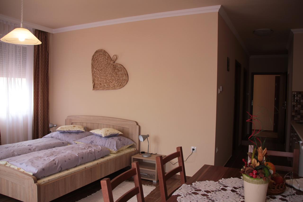 Imola Es Andrea Apartmanhaz 2 Hajdúszoboszló Exteriör bild