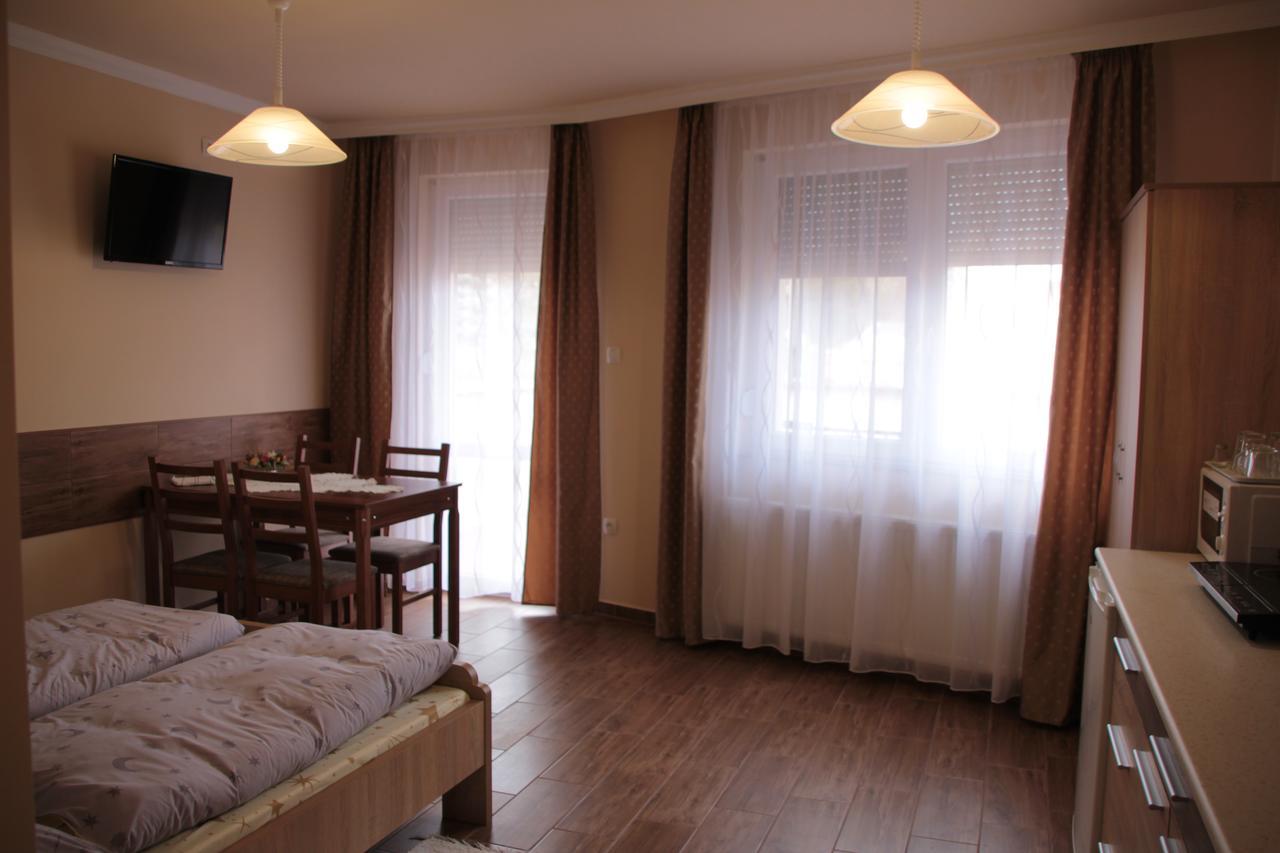 Imola Es Andrea Apartmanhaz 2 Hajdúszoboszló Exteriör bild
