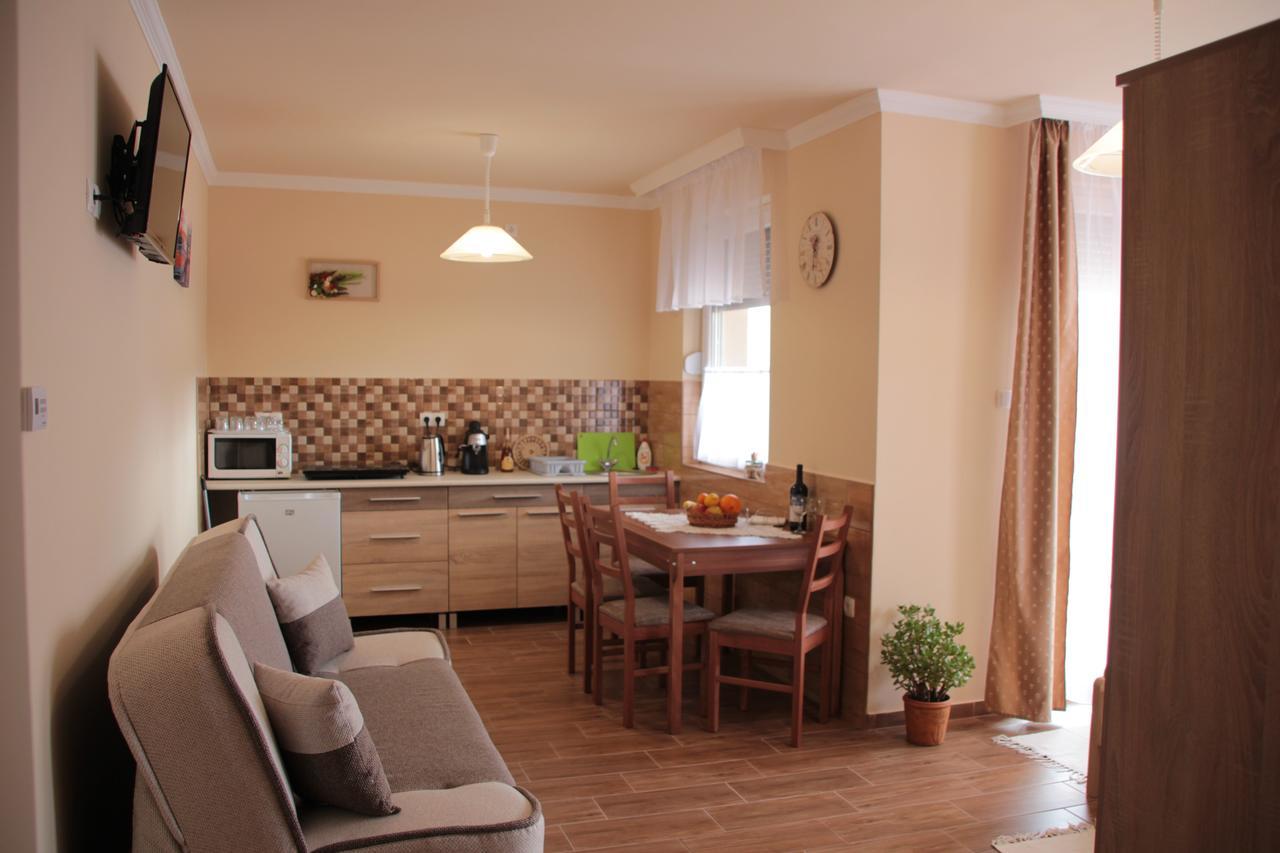 Imola Es Andrea Apartmanhaz 2 Hajdúszoboszló Exteriör bild