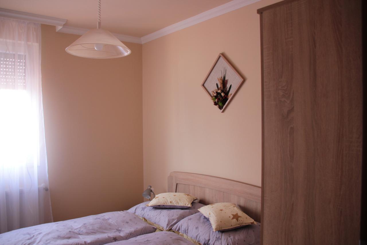 Imola Es Andrea Apartmanhaz 2 Hajdúszoboszló Exteriör bild