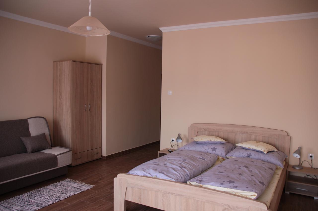 Imola Es Andrea Apartmanhaz 2 Hajdúszoboszló Exteriör bild