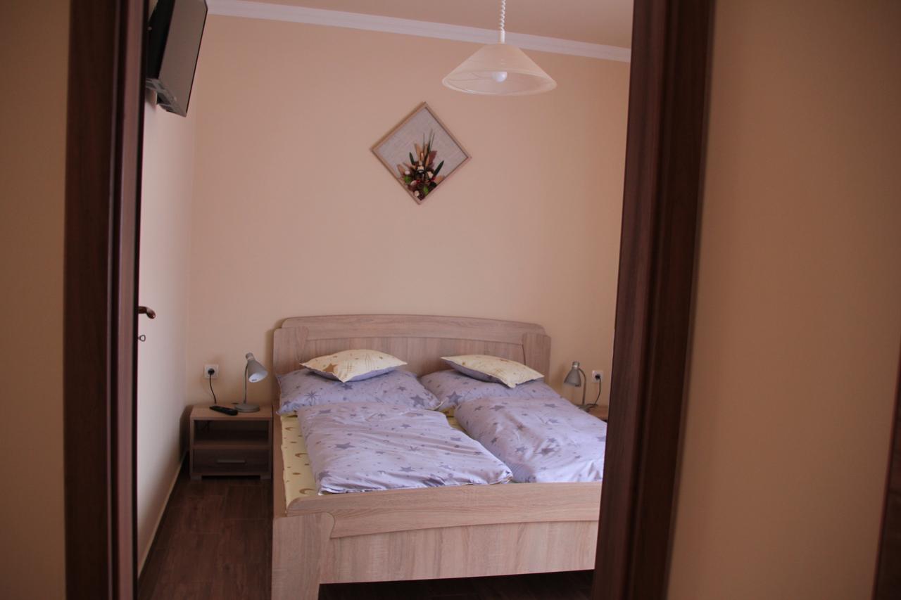 Imola Es Andrea Apartmanhaz 2 Hajdúszoboszló Exteriör bild