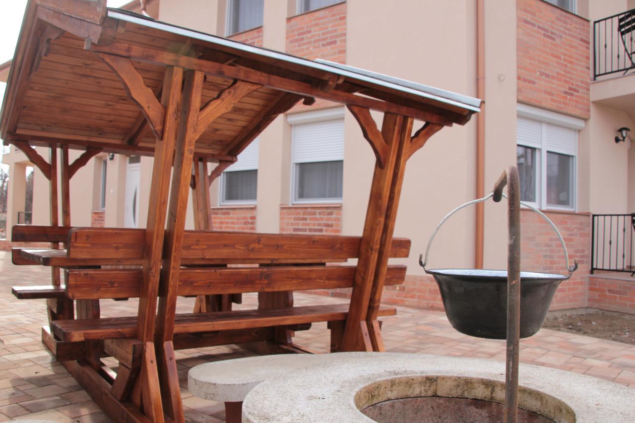 Imola Es Andrea Apartmanhaz 2 Hajdúszoboszló Exteriör bild