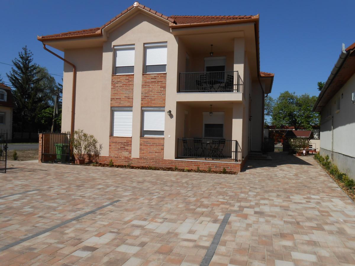 Imola Es Andrea Apartmanhaz 2 Hajdúszoboszló Exteriör bild